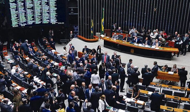 foto camara dos deputados votando o distritão